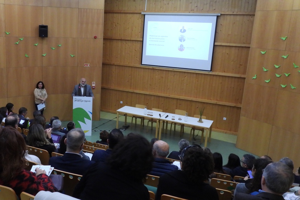 Sessão pública do PINHALimPACT no Centro de Ciência Viva da Floresta em Proença-a-Nova, com mais de 40 participantes reunidos para debater inovação social no Pinhal Interior